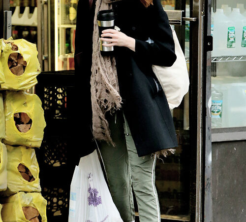 Emstonesdaily Emma Stone Out And About In Nyc (1 photo)