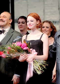 Emstonesdaily Emma Stone Takes Her Bow During