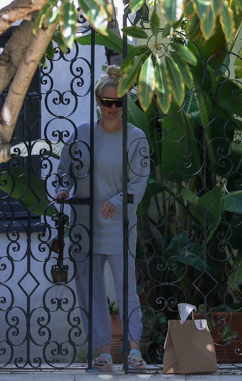 Erika Jayne Outside Her Home Los Angeles