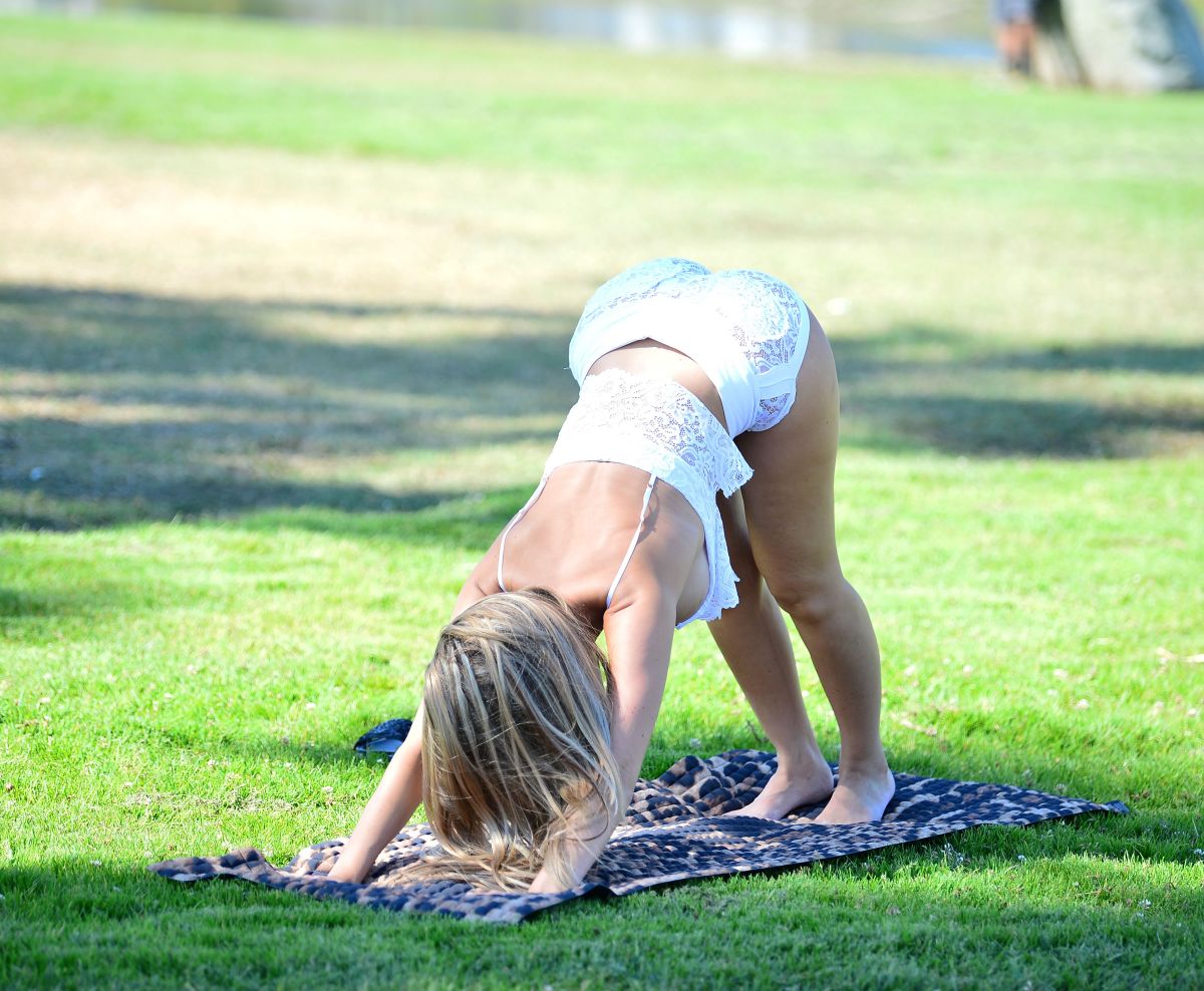 Farrah Abraham Doing Yoga Park Santa Monica