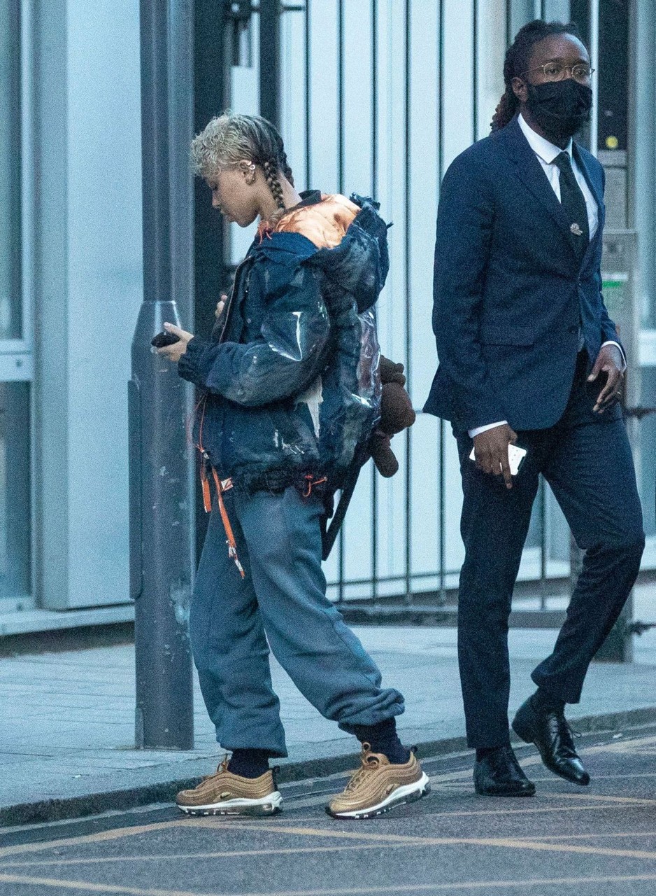 Fka Twigs Out About London
