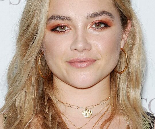 Florence Pugh Attends The Midsommar New York (3 photos)