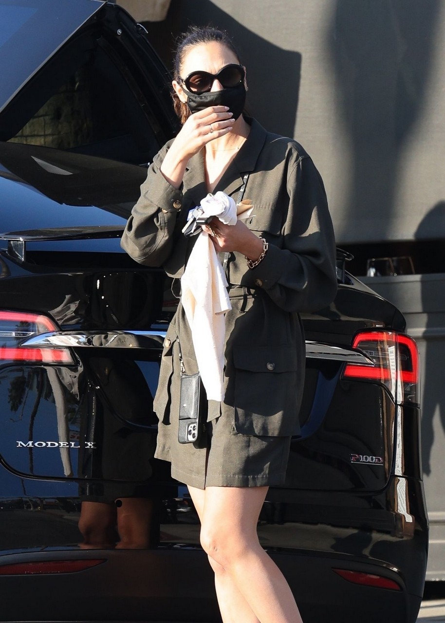 Gal Gadot Out Lunch Near Her Home Studio City