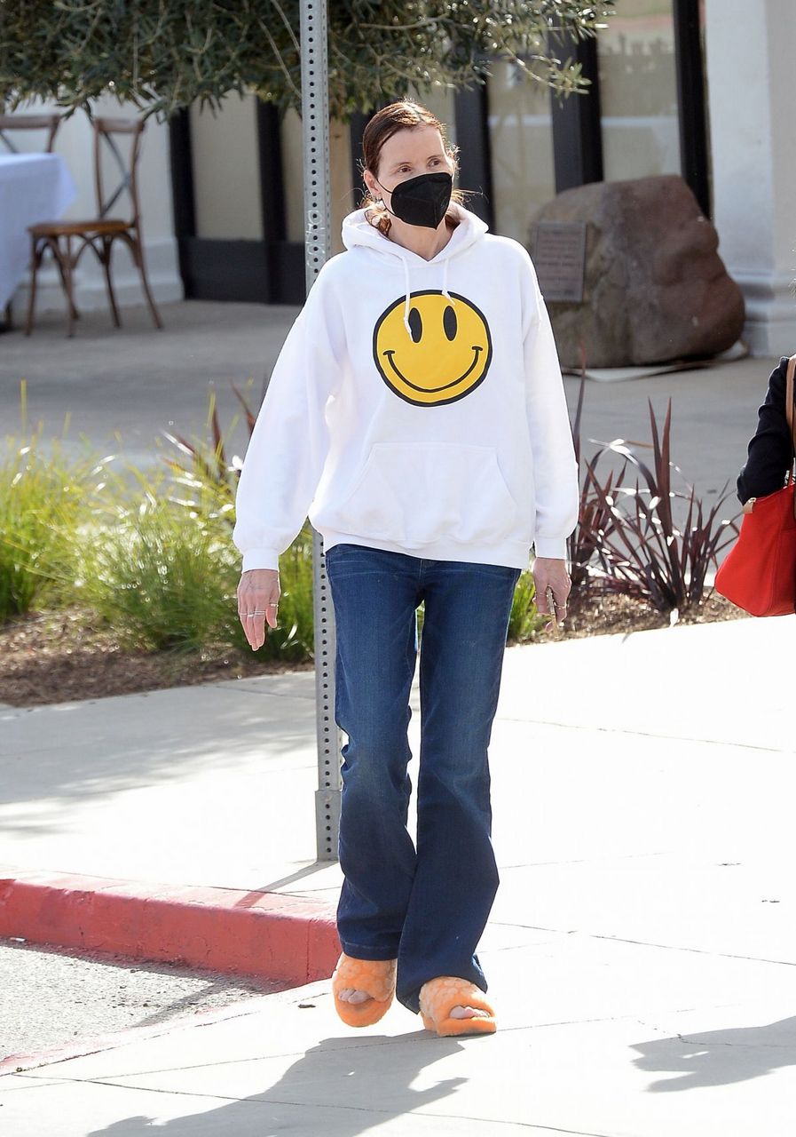 Geena Davis Out And About Los Angeles
