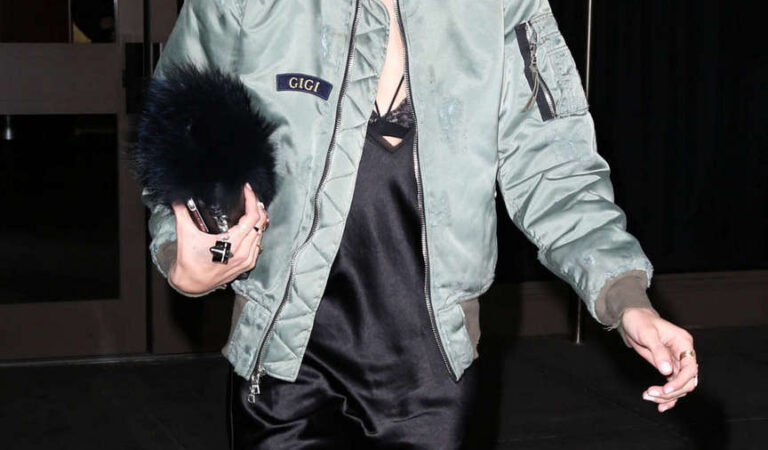Gigi Hadid Arrives Kanye West S Yeezy 3 Show New York (4 photos)