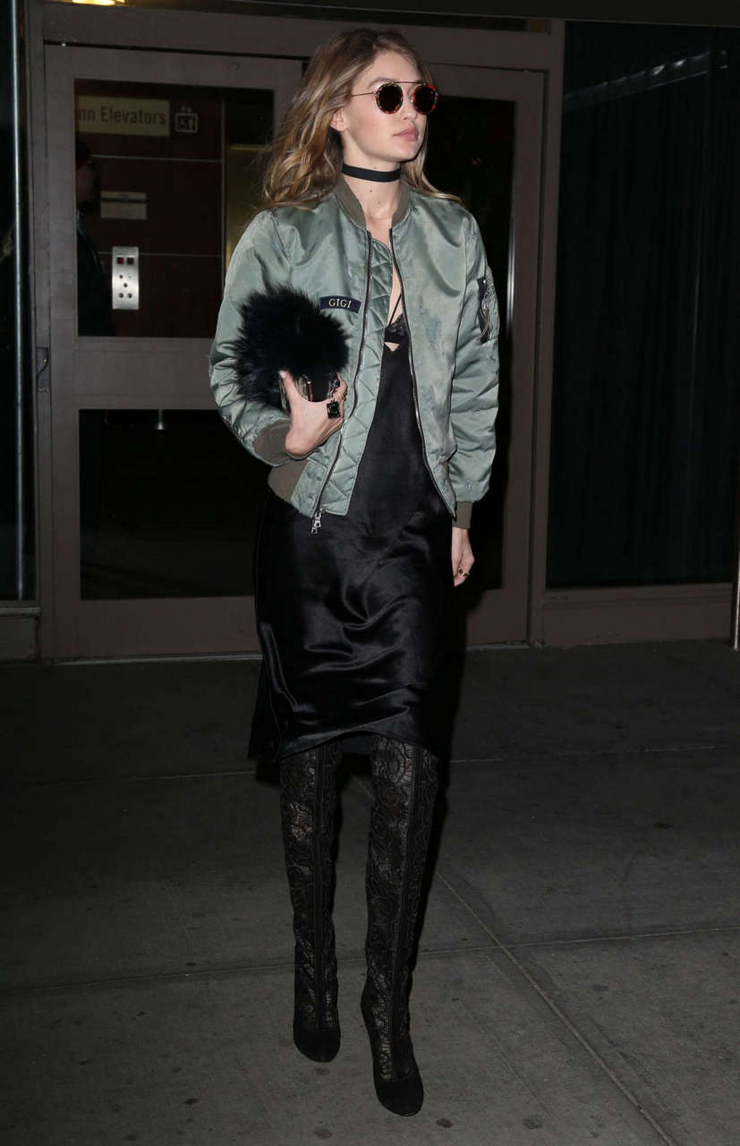 Gigi Hadid Arrives Kanye West S Yeezy 3 Show New York