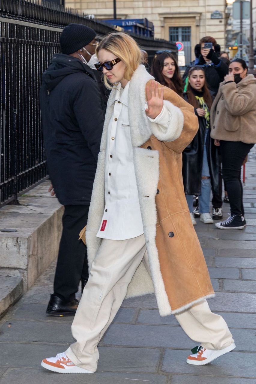 Gigi Hadid Arrives Off White Fashion Show Paris