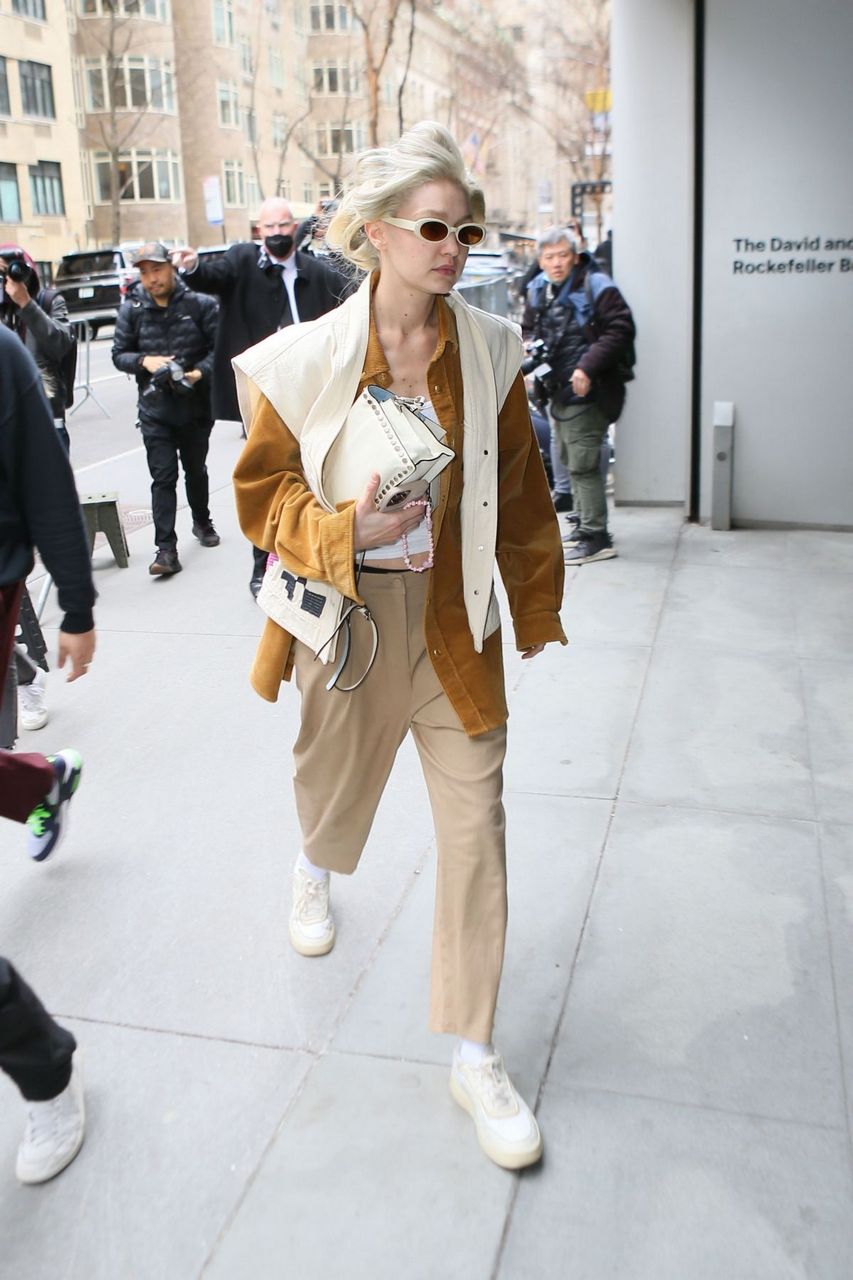 Gigi Hadid Arrives Ralph Lauren Fashion Show Museum Of Modern Art New York