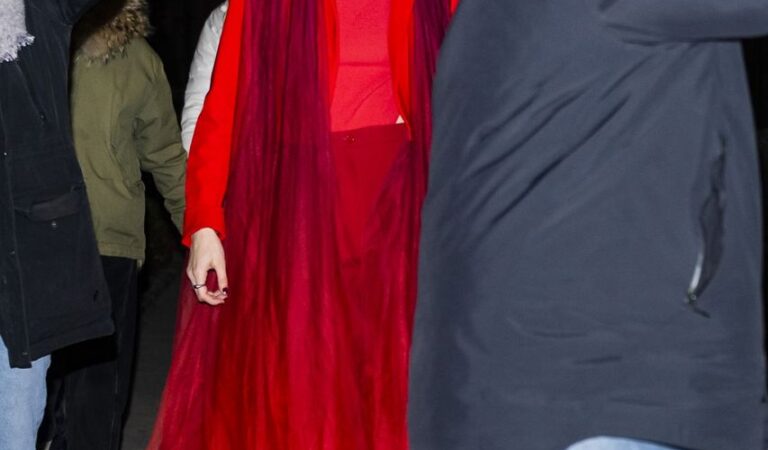 Gigi Hadid Heading To Maybelline Photoshoot New York (7 photos)