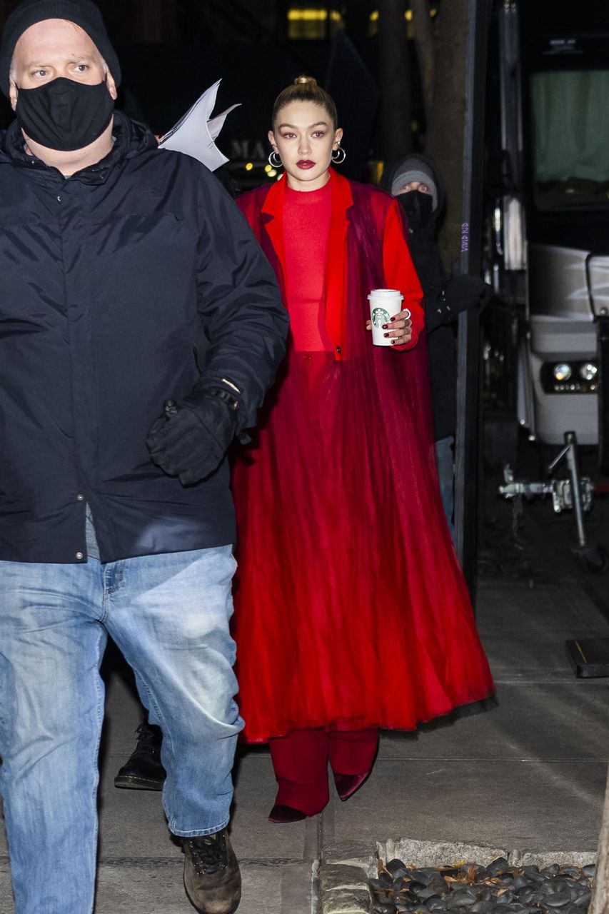 Gigi Hadid Heading To Maybelline Photoshoot New York