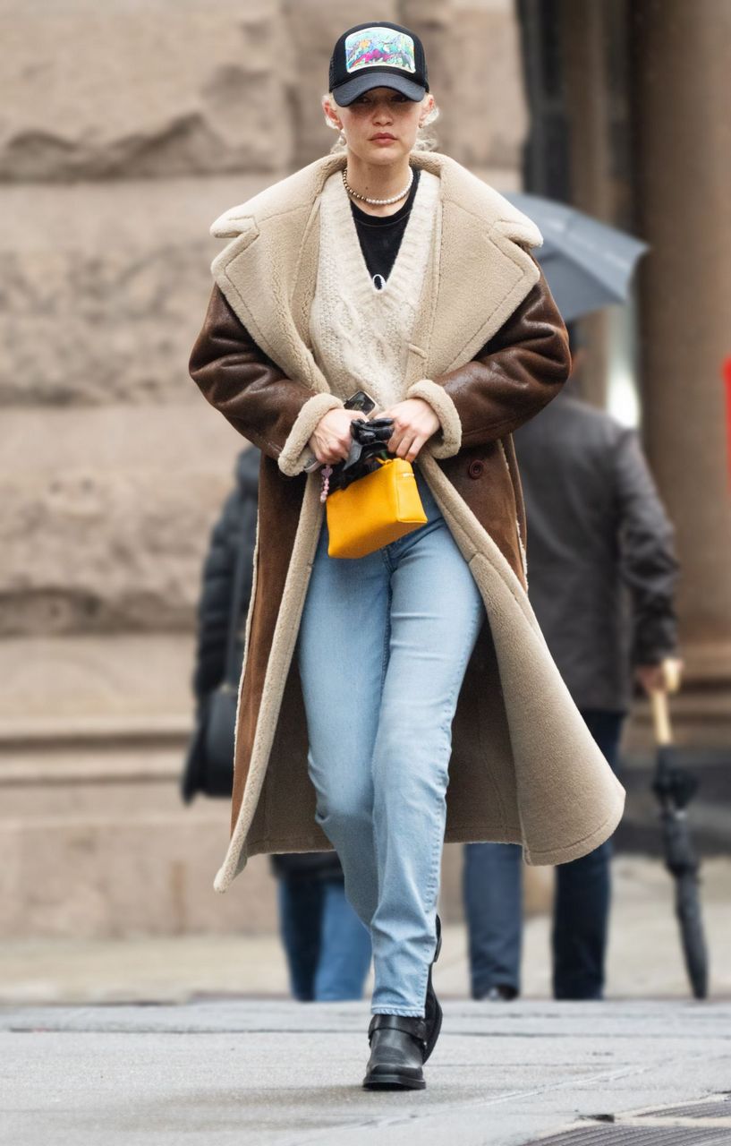 Gigi Hadid Out For Walk New York