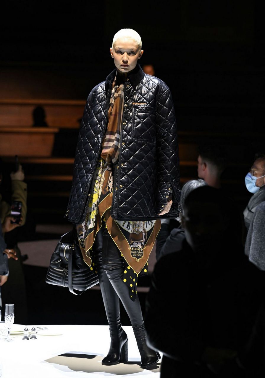 Gigi Hadid Walks Runway Burberry Fashion Show London