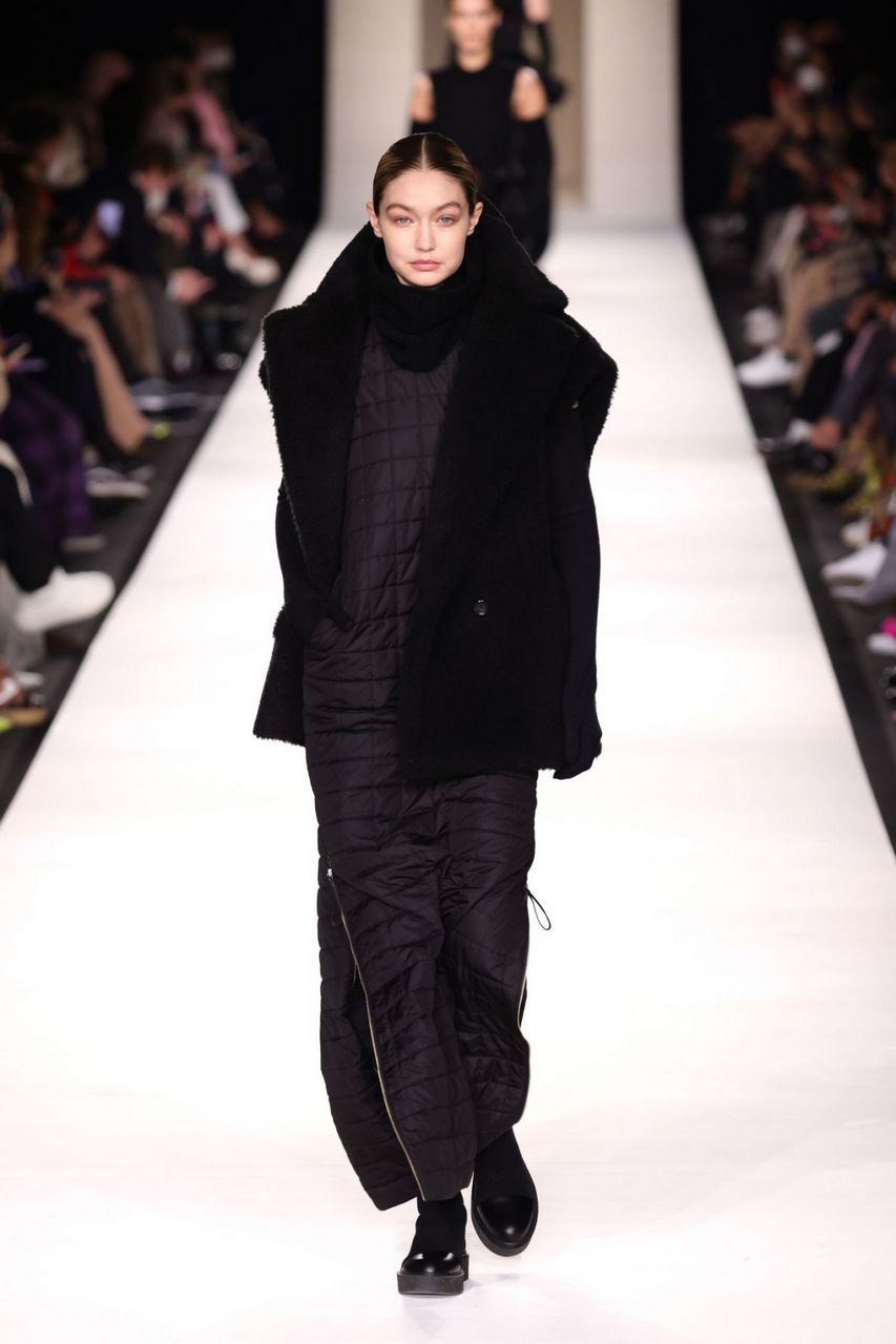Gigi Hadid Walks Runway Max Mara Fashion Show Milan