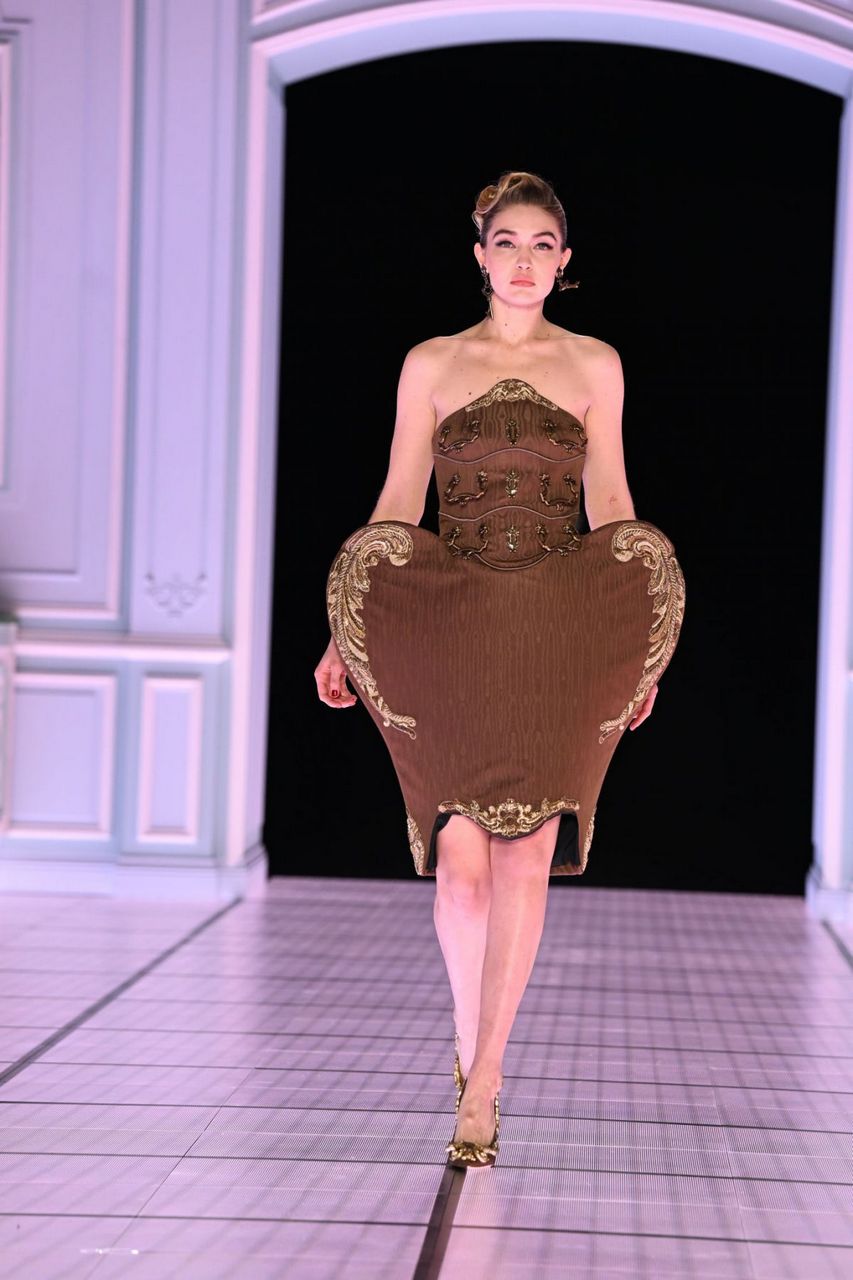 Gigi Hadid Walks Runway Moschino Fashion Show Milan