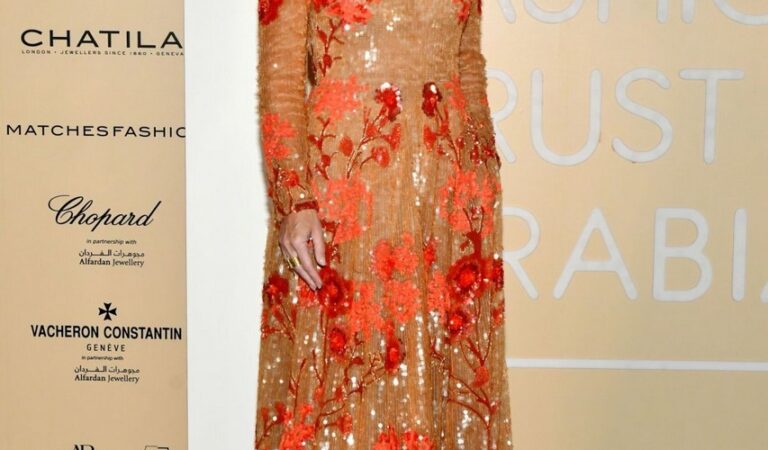 Gillian Anderson 2021 Fashion Trust Arabia Prizes Awarded (4 photos)