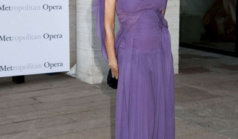 Gina Gershon Metropolitan Opera Season Opening New York (4 photos)