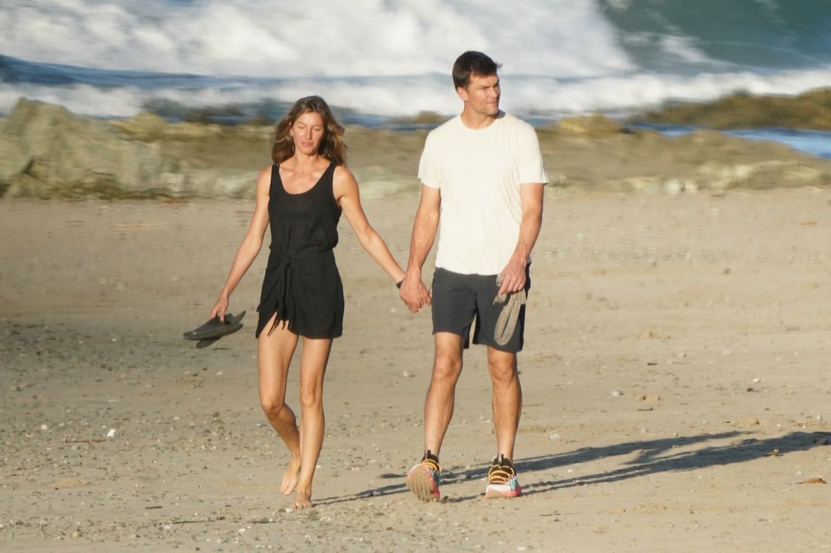 Gisele Bundchen And Tom Bradyout Beach Costa Rica