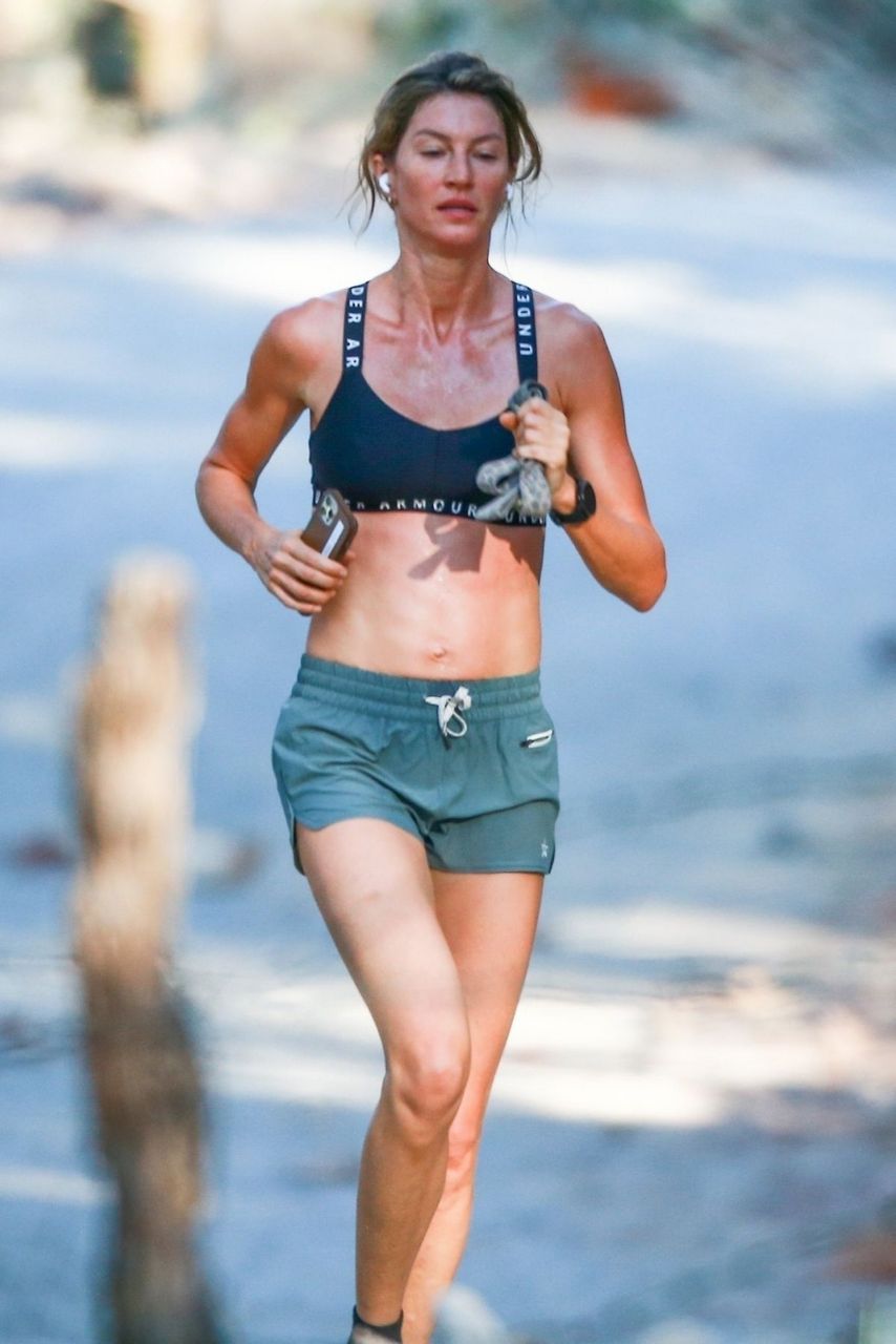Gisele Bundchen Out Jogging Costa Rica