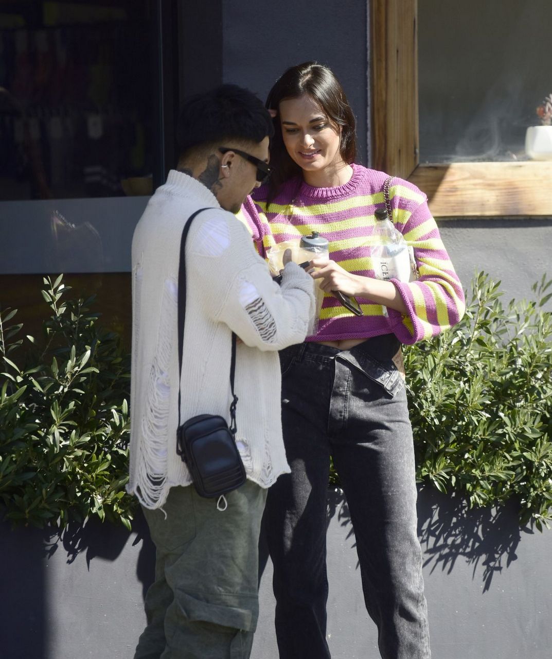 Gizele Oliveira Sharing Croissant With Guy Out Los Angeles