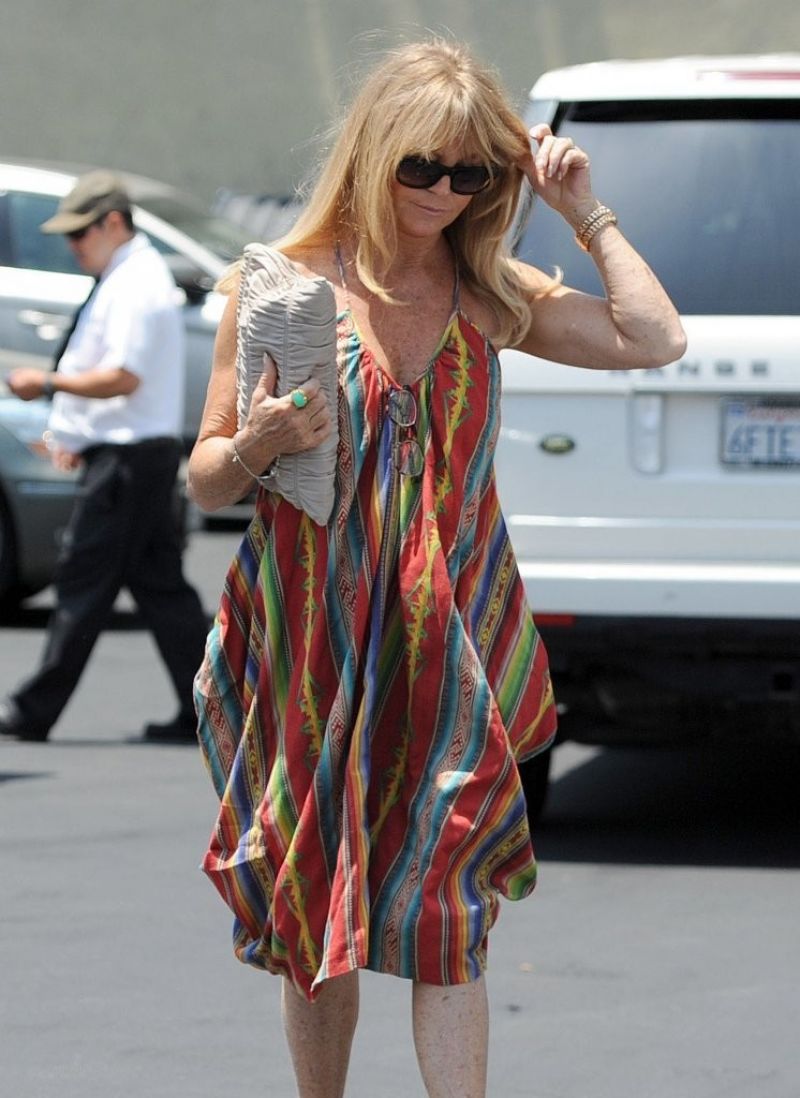 Goldie Hawn Arrives Tavern Restaurant Brentwood