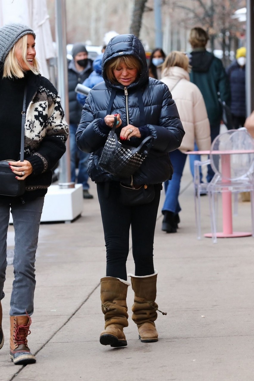Goldie Hawn Erin Bartlett Out Shopping Aspen