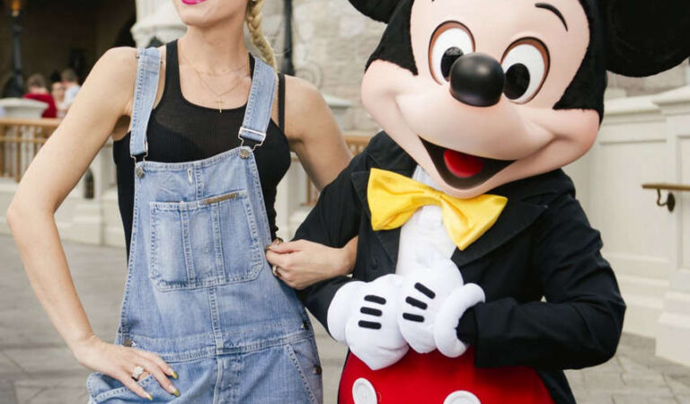 Gwen Stefani Mickey Mouse Magic Kingdom Park Lake Buena Vista (3 photos)
