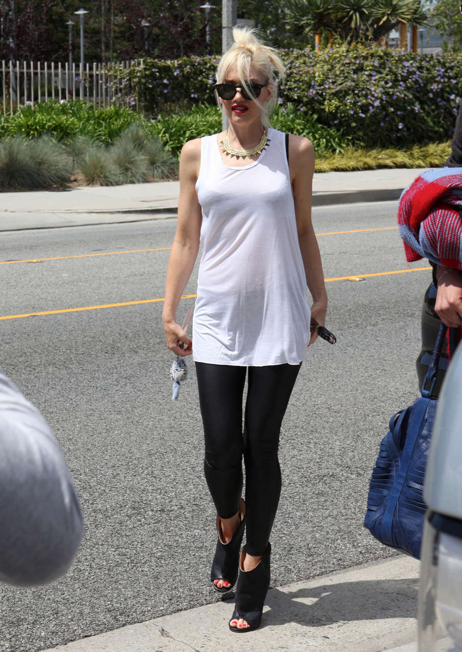 Gwen Stefani Out About Santa Monica