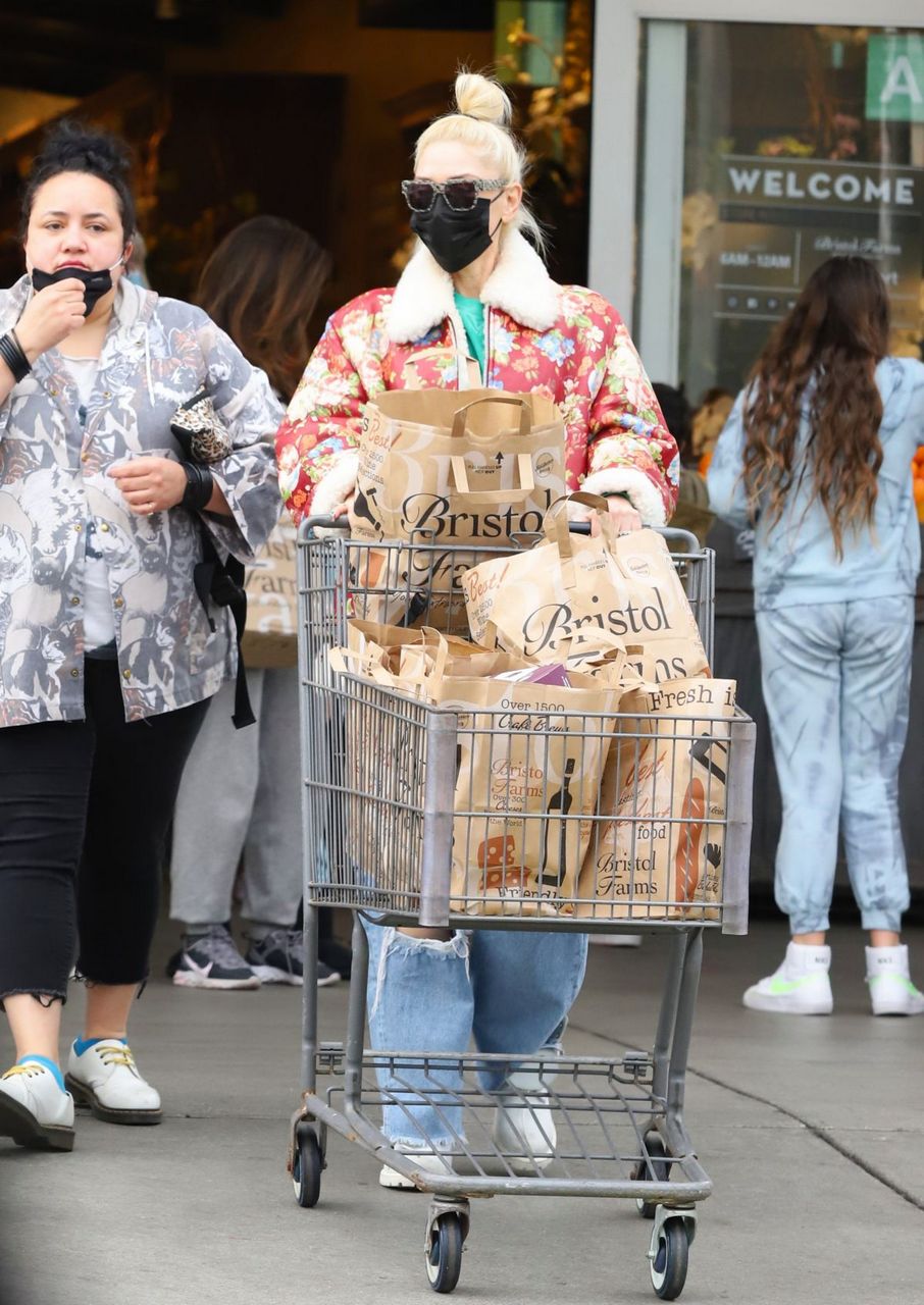 Gwen Stefani Out For Grocery Shopping West Hollywood