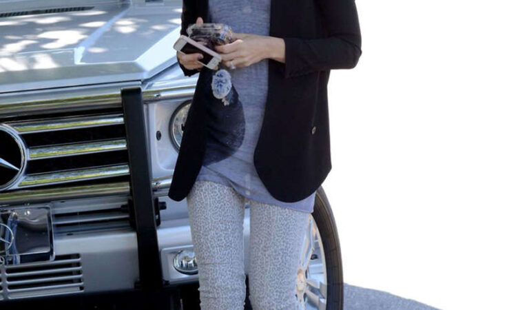 Gwen Stefani Running Errands Los Angeles (6 photos)