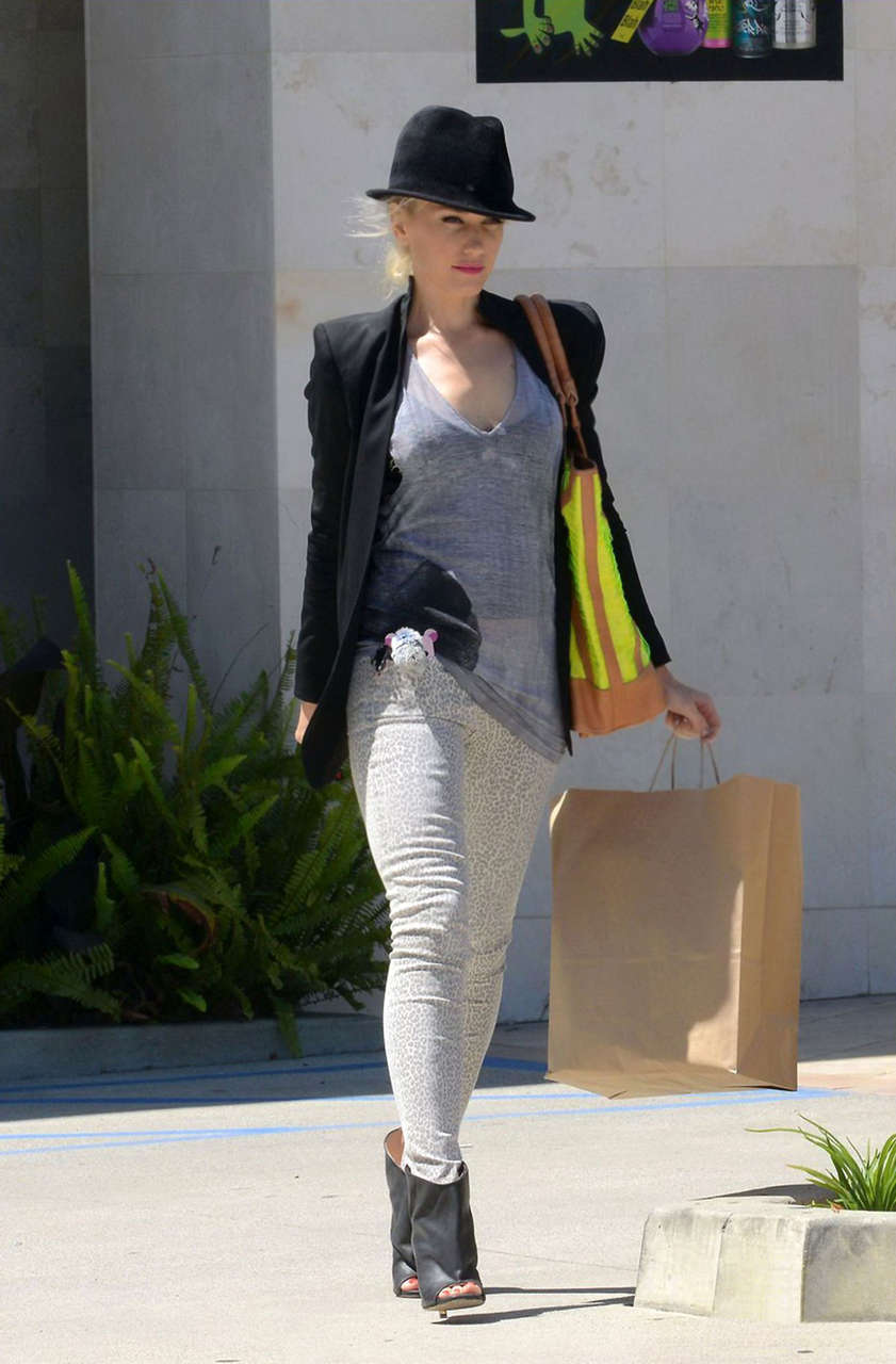 Gwen Stefani Running Errands Los Angeles