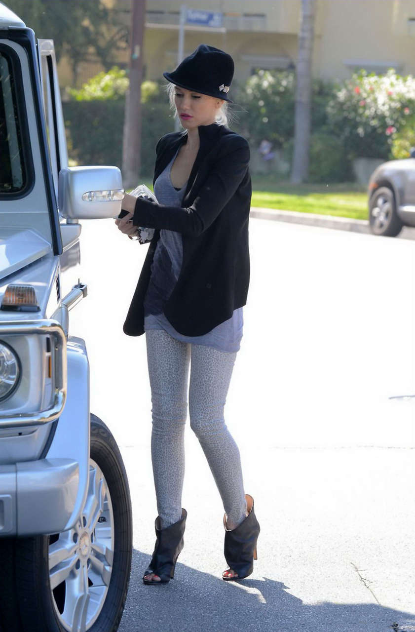 Gwen Stefani Running Errands Los Angeles