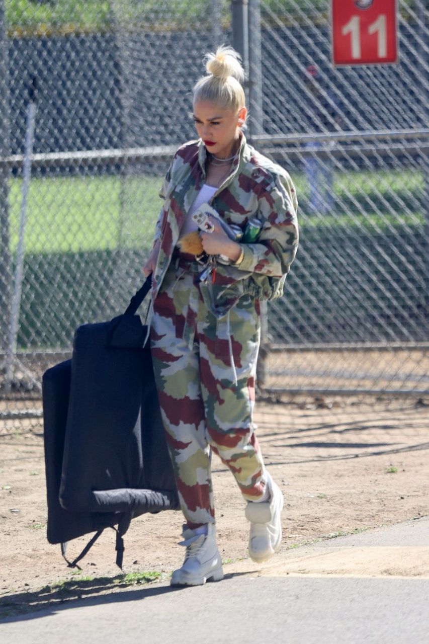 Gwen Stefani Watching Zuma S Baseball Game Sherman Oaks