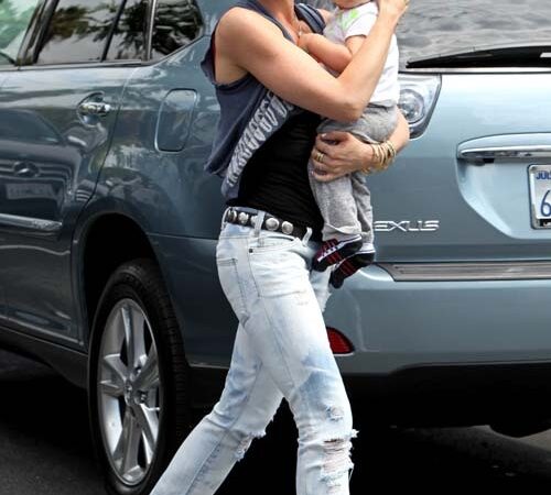 Gwen Stefani With Zuma (1 photo)