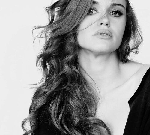 Gwenstacye Holland Roden For New York Moves (2 photos)