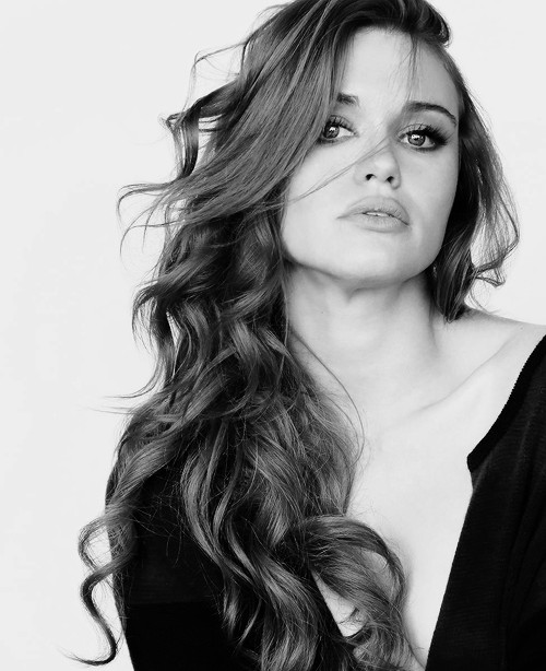 Gwenstacye Holland Roden For New York Moves
