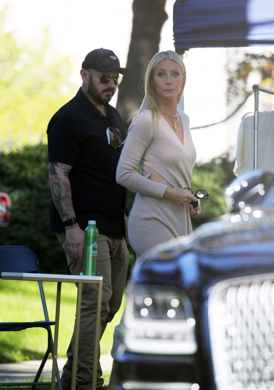 Gwyneth Paltrow Relaxing On The Set Of An Uber Eats Commercial Los Angeles