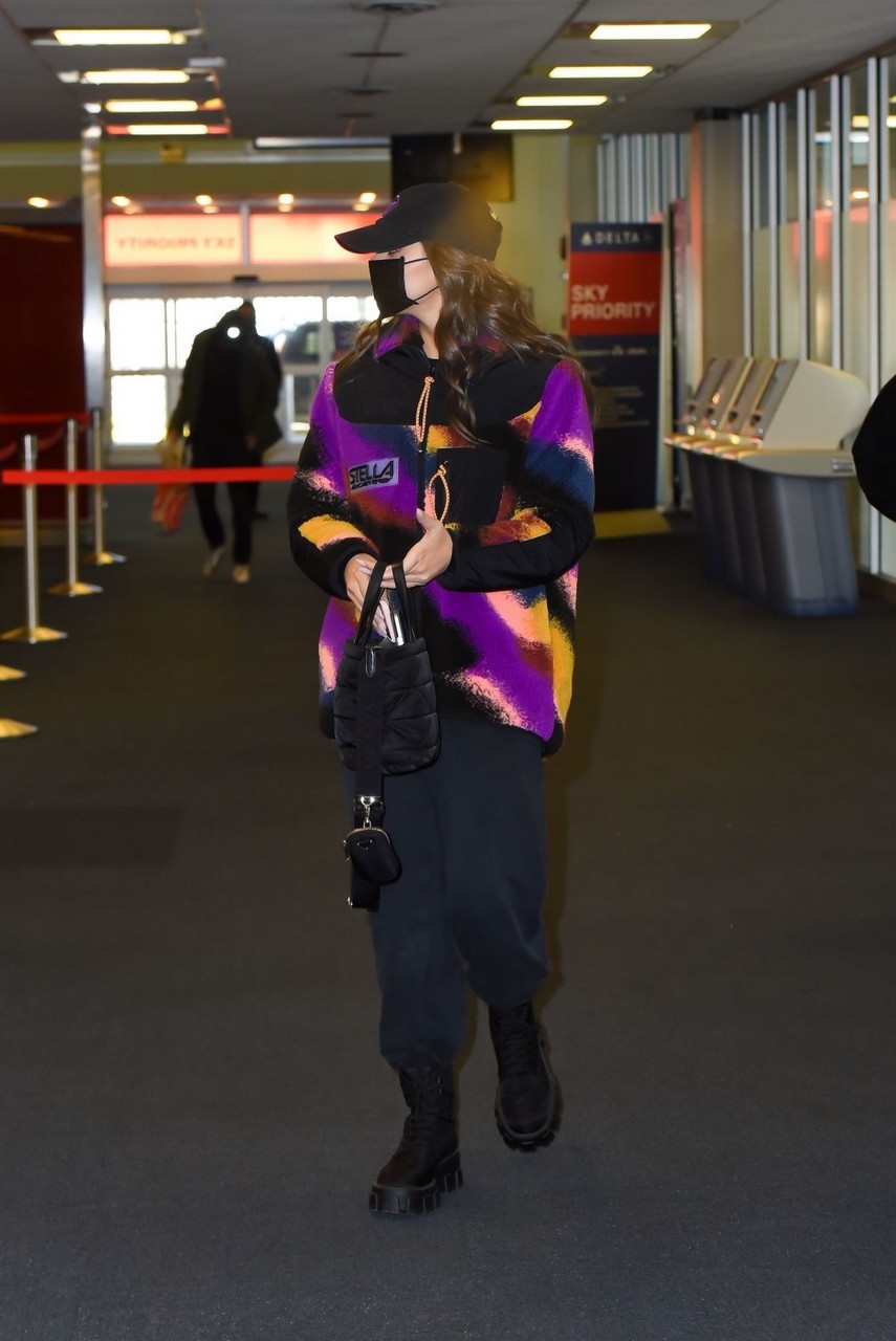 Hailee Steinfeld Arrives Jfk Airport New York