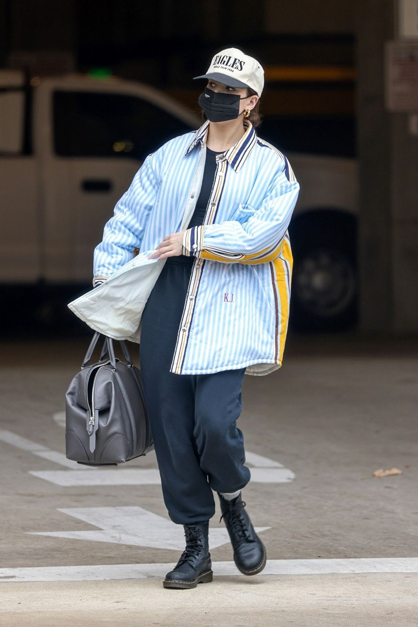 Hailee Steinfeld Out About Los Angeles
