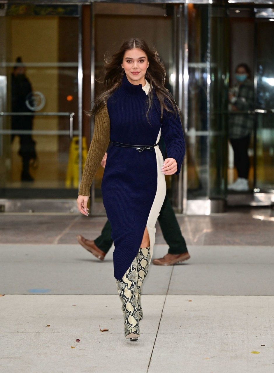 Hailee Steinfeld Out About New York