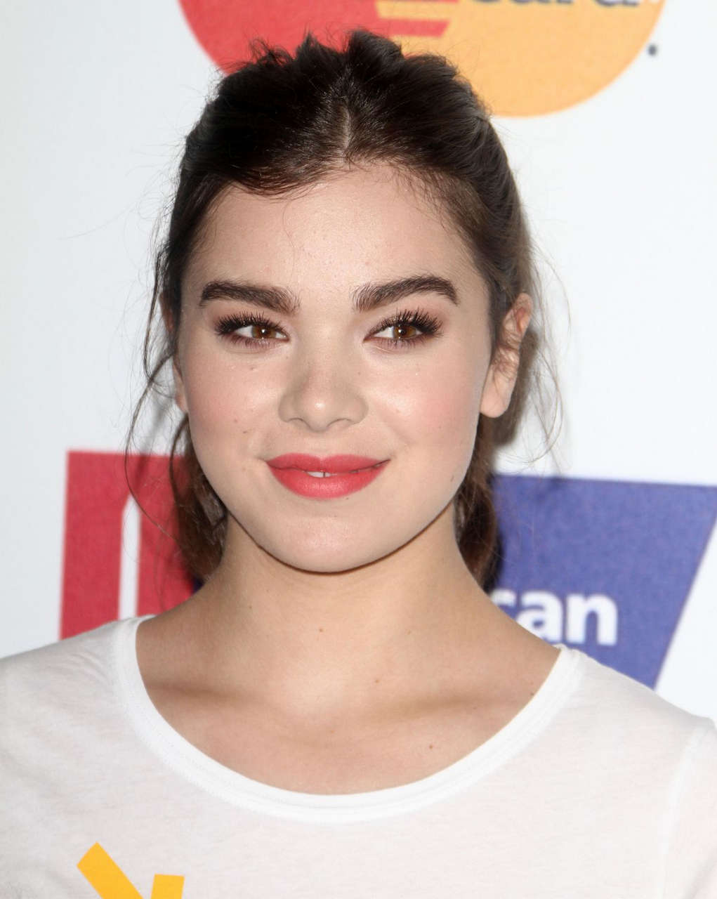 Hailee Steinfeld Stand Up 2 Cancer Live Benefit Hollywood