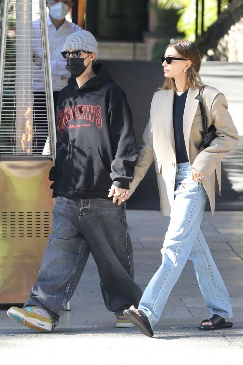 Hailey And Justin Bieber Out For Brunch Bel Air