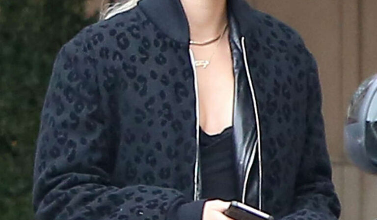 Hailey Baldwin Leaves Montage Hotel Beverly Hills (3 photos)