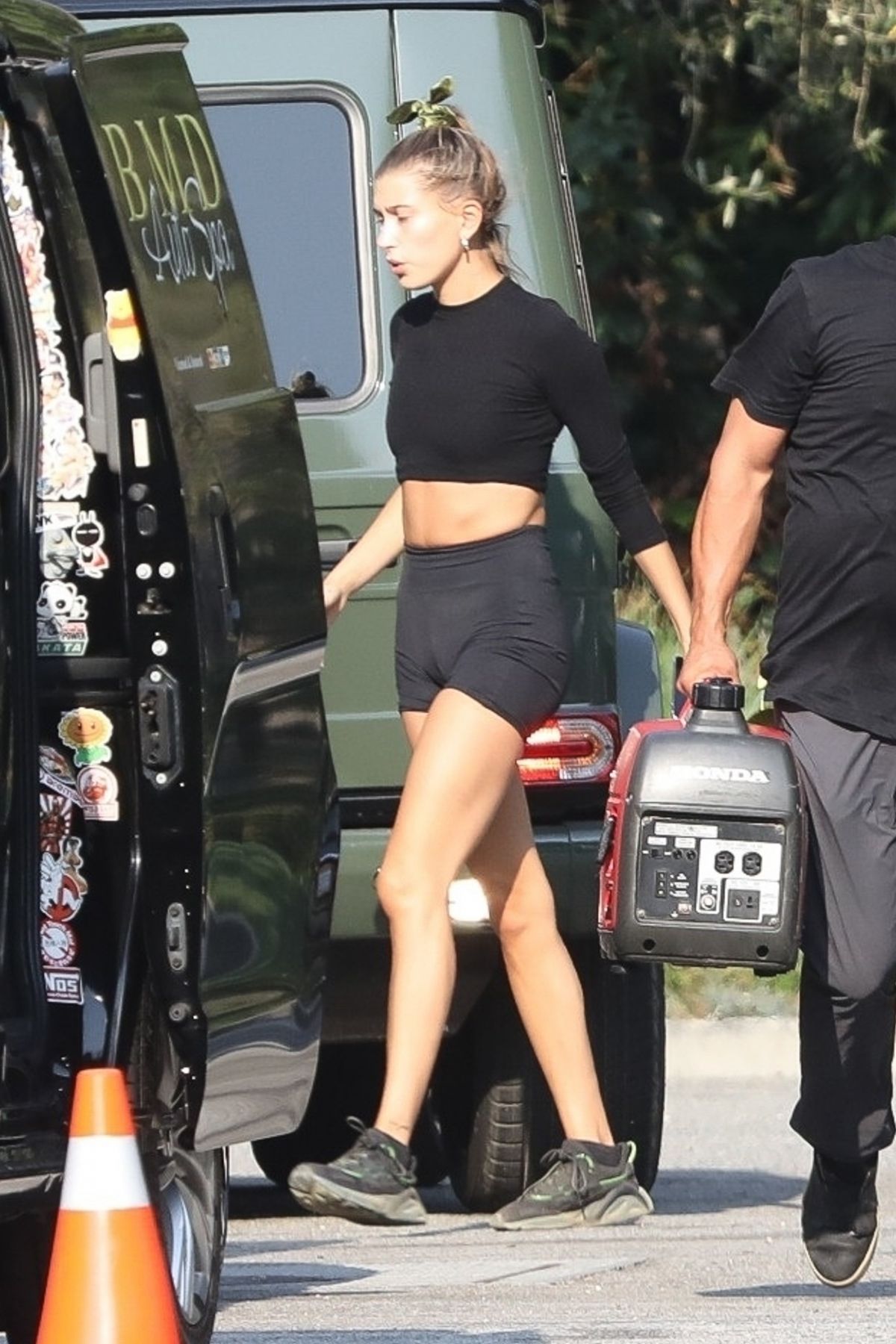 Hailey Bieber Arrives Her Home Beverly Hills