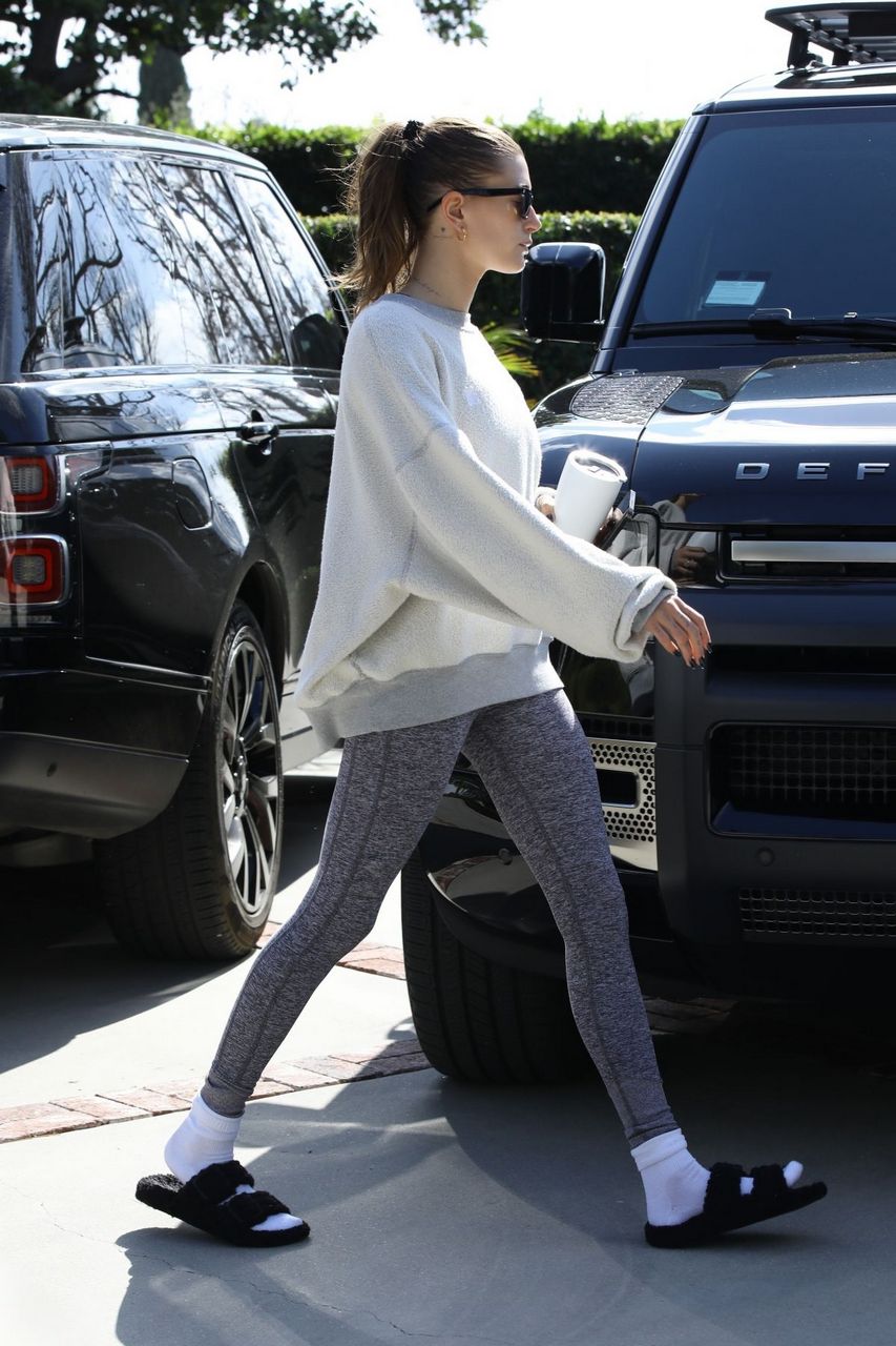 Hailey Bieber Heading To Pilates Class Los Angeles