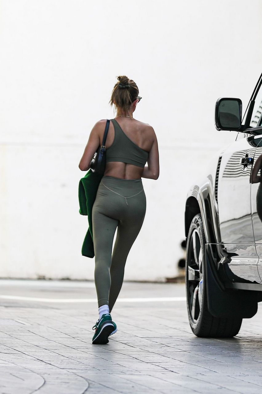Hailey Bieber Heading To Yoga Class Beverly Hills