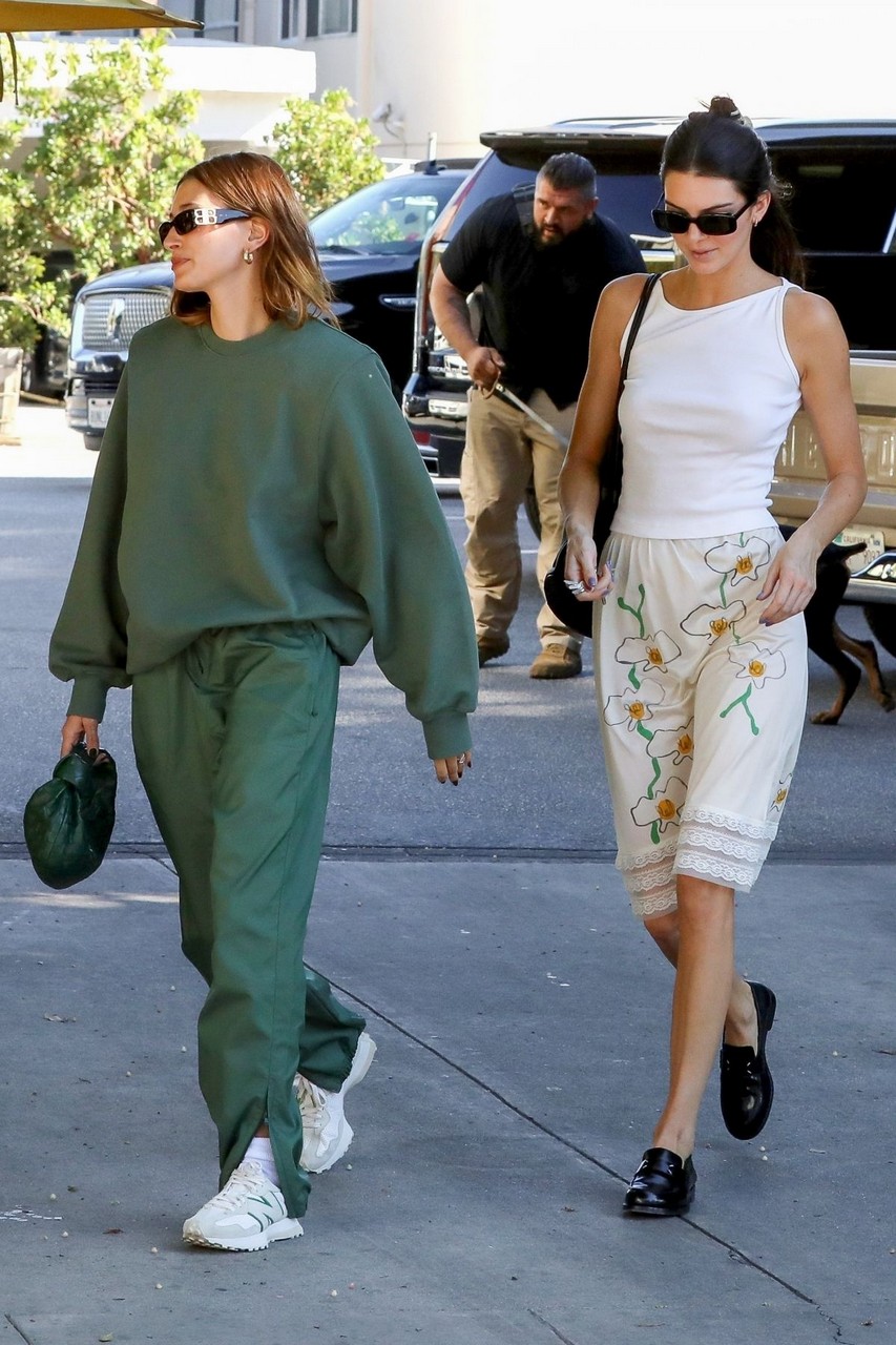 Hailey Bieber Kendall Jenner Beverly Grill Beverly Hills