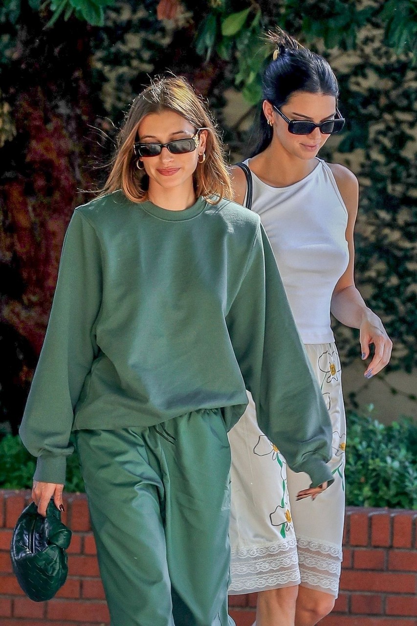 Hailey Bieber Kendall Jenner Beverly Grill Beverly Hills