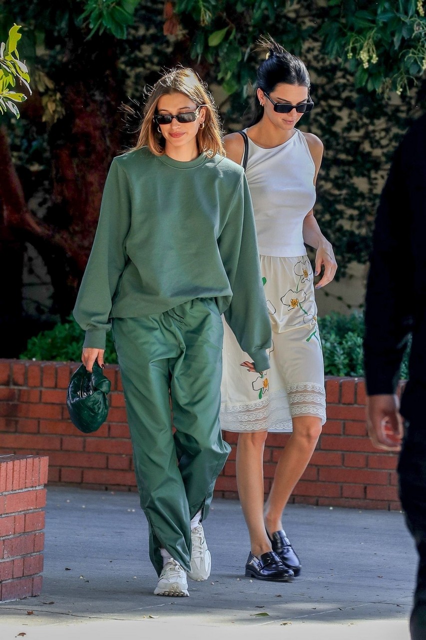 Hailey Bieber Kendall Jenner Beverly Grill Beverly Hills