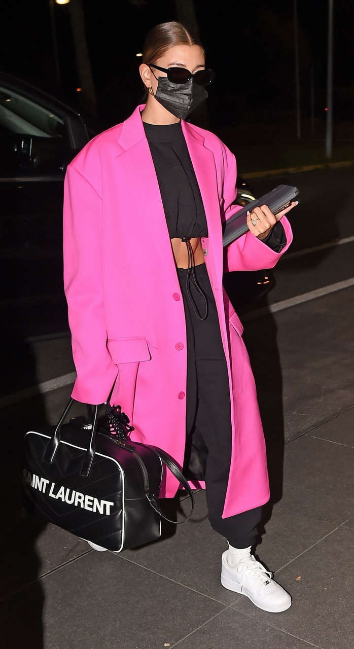 Hailey Bieber Kendall Jennr Arrives Airport Milan