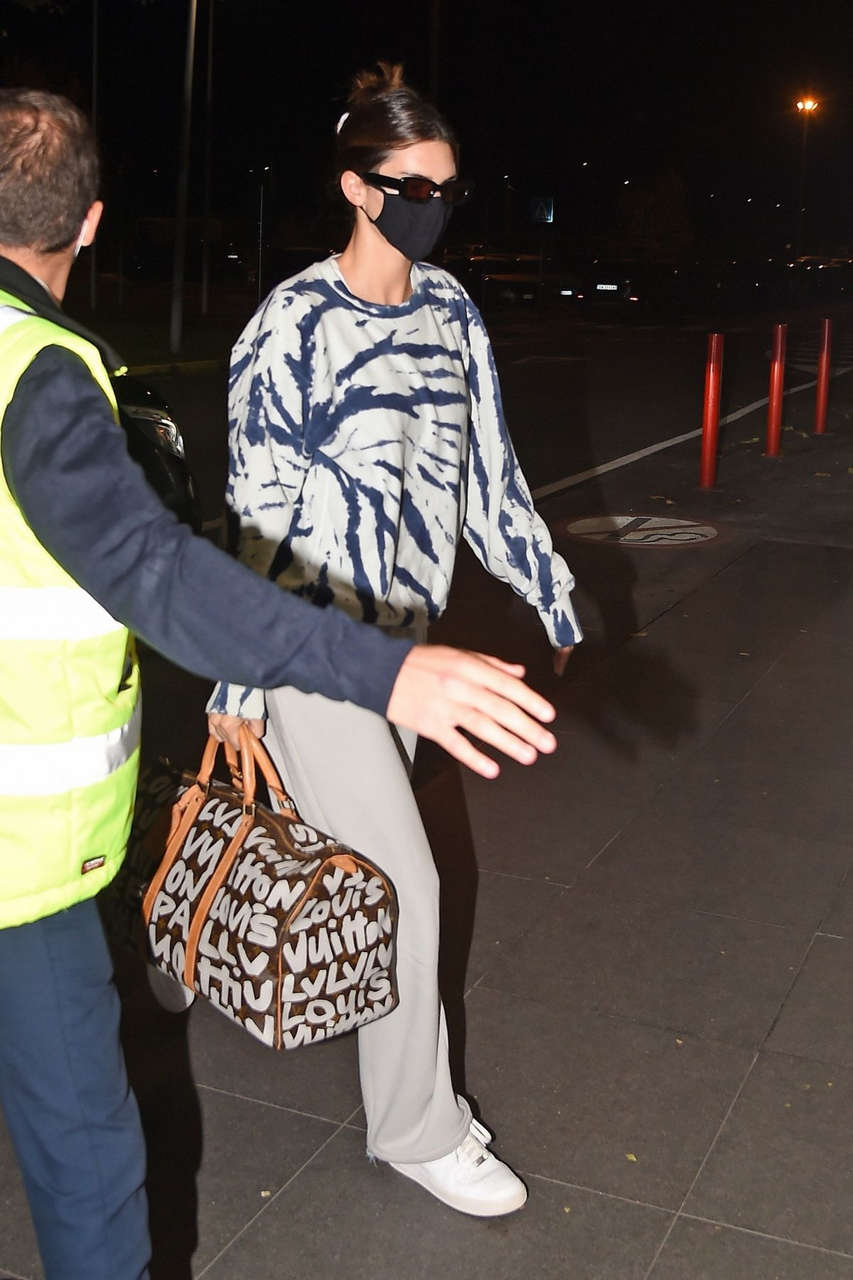 Hailey Bieber Kendall Jennr Arrives Airport Milan